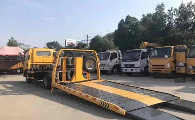 拜城汽车中途维修案例