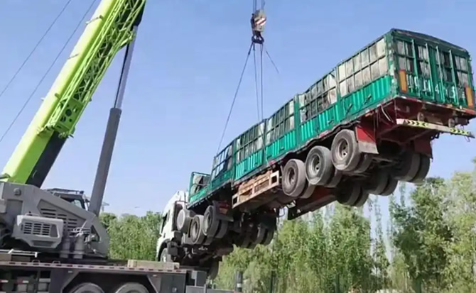 拜城道路脱困救援案例